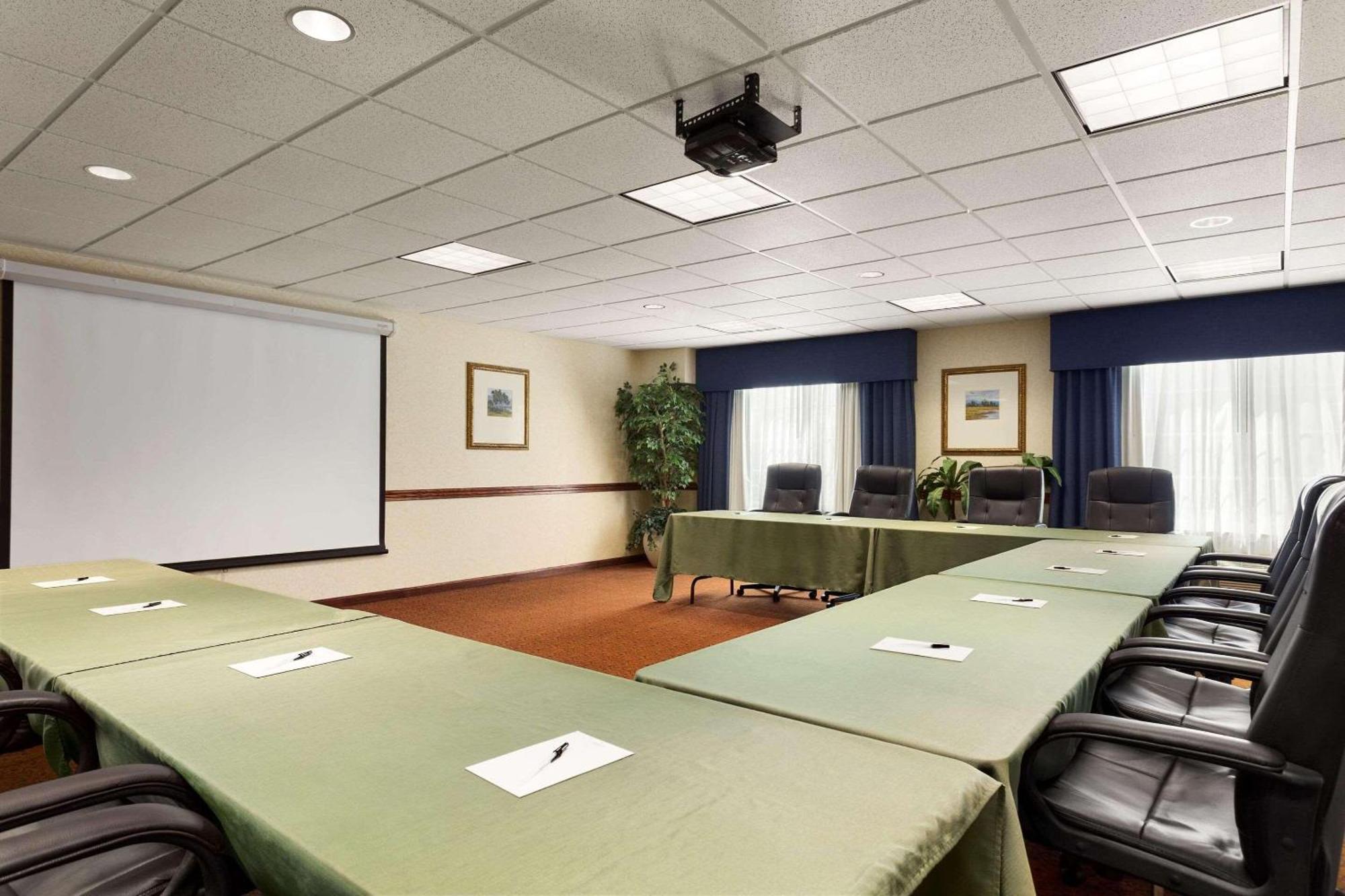 Country Inn & Suites By Radisson, Madison, Al Zewnętrze zdjęcie